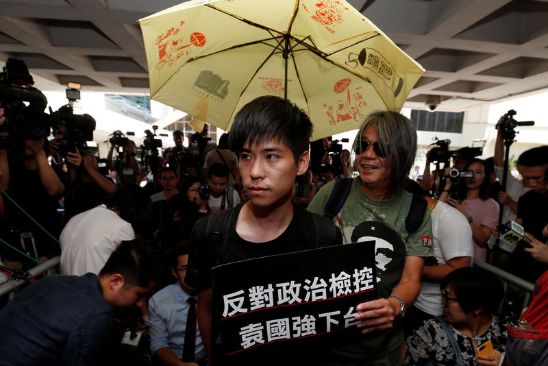 © Reuters. Former student leader Lester Shum arrives at the High Court in Hong Kong