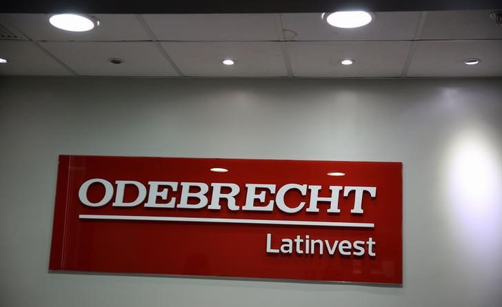 © Reuters. Sinal da Odebrecht Latinvest em sua sede em Lima