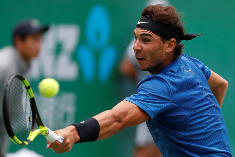 © Reuters. Nadal vence a Dimitrov y avanza a semifinales del Masters de Shanghái