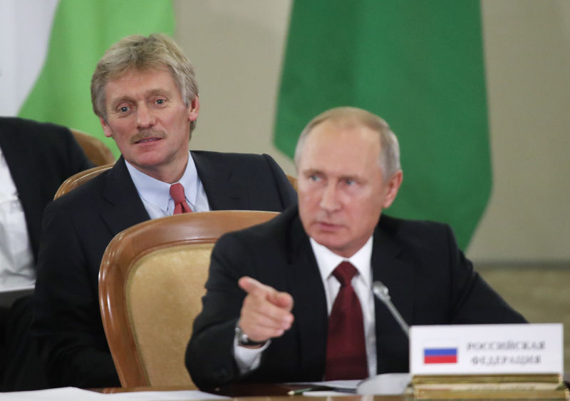 © Reuters. Presidente russo, Vladimir Putin, e seu porta-voz, Dmitry Peskov