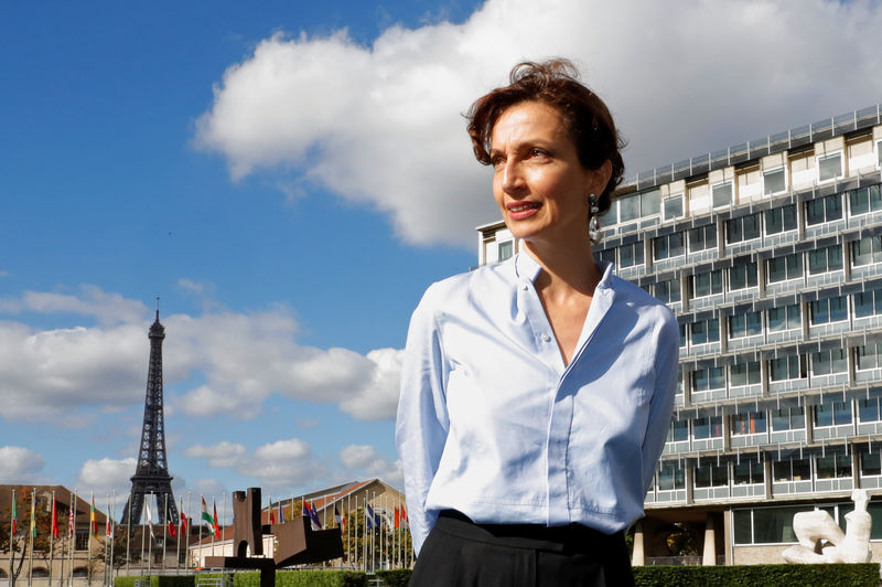 © Reuters. Audrey Azoulay, France's candidate for the position of Director-General of the United Nations Educational, Scientific and Cultural Organization (UNESCO), poses outside the UNESCO headquarters in Paris