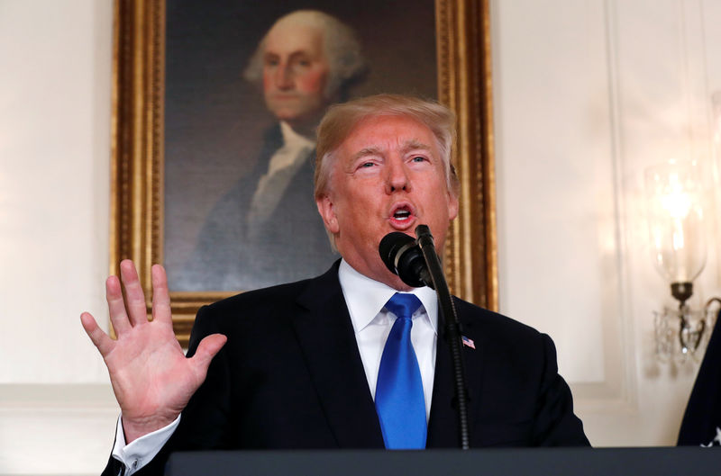© Reuters. U.S. President Trump speaks about Iran and the Iran nuclear deal at the White House in Washington
