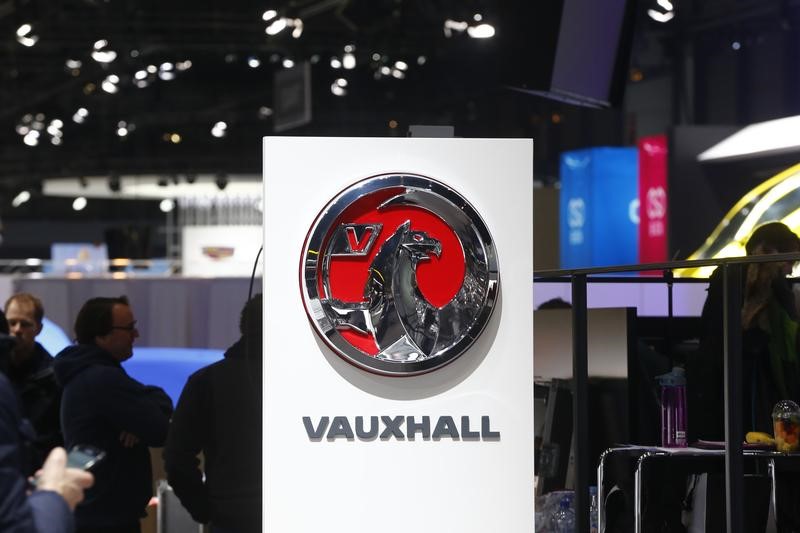 © Reuters. The logo is seen at the exhibition stand of Vauxhall ahead of the 87th International Motor Show at Palexpo in Geneva