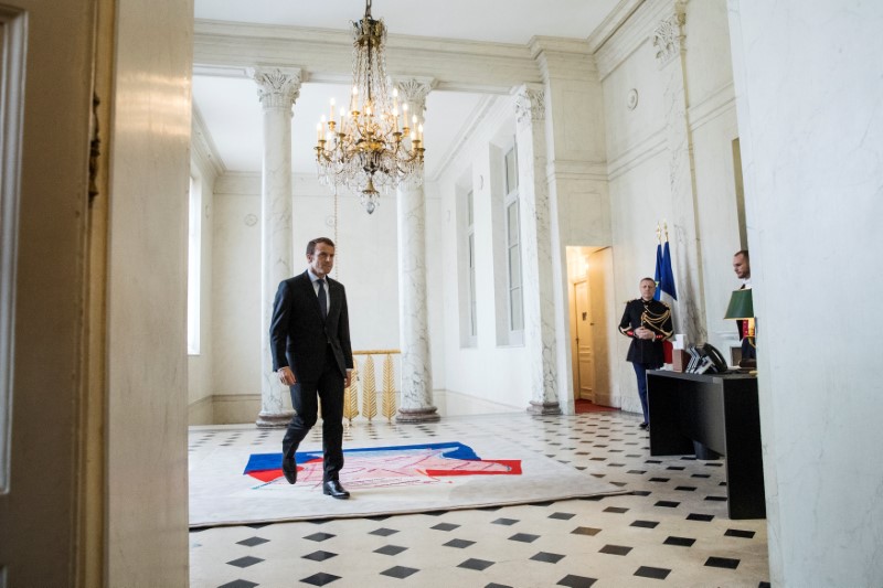 © Reuters. French President Emmanuel Macron arrives for a meeting with the President of the CFTC union, Philippe Louis at the Elysee Palace in Paris