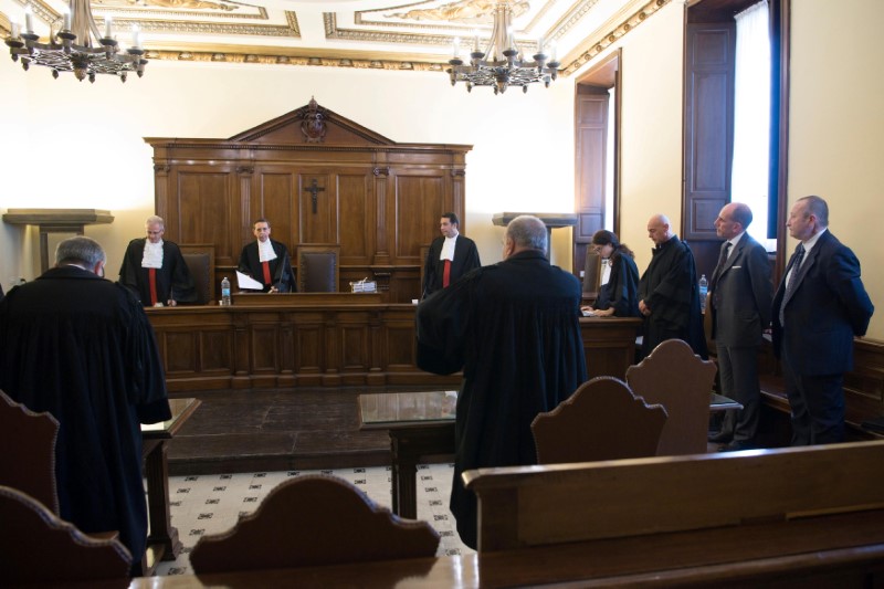 © Reuters. Giuseppe Profiti and Massimo Spina are seen in the Vatican Tribunal during verdict in the trial where they are accused of diverting nearly half a million dollars to renovate the apartment of top cardinal in Vatican