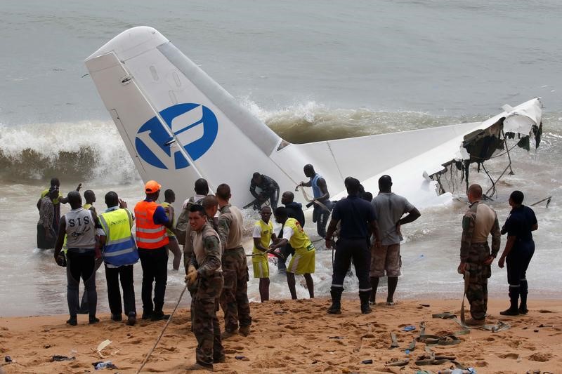 © Reuters. تحطم طائرة شحن يستأجرها الجيش الفرنسي في ساحل العاج ومقتل أربعة