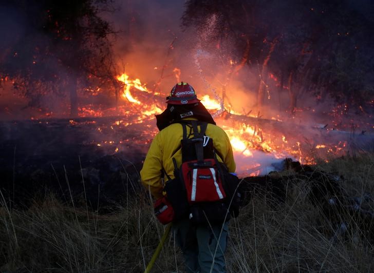 © Reuters. Firefighters battle a wildfire near Santa Rosa, California