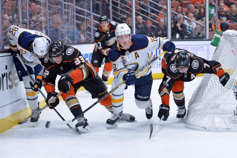 © Reuters. NHL: Buffalo Sabres at Anaheim Ducks