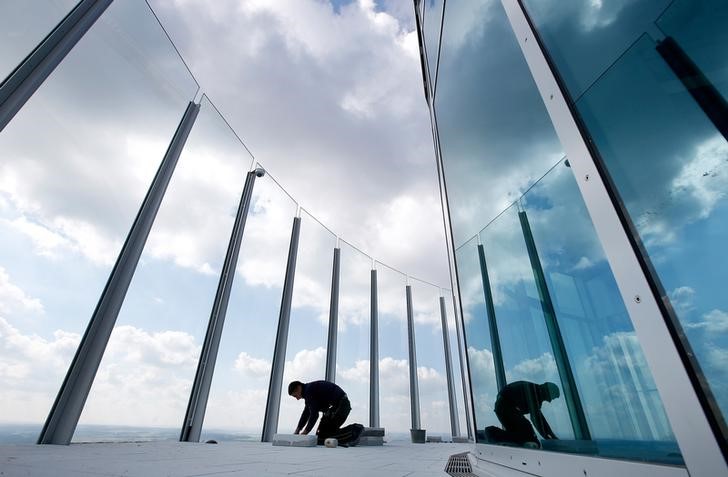 © Reuters. Construction worker prepares viewing platform of Thyssenkrupp's elevator test tower in Rottweil