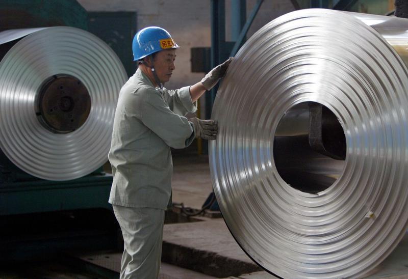 © Reuters. FILE PHOTO: Labourer works at cold-rolling mill on outskirts of Wuhan