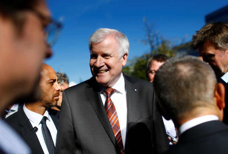 © Reuters. Christian Democratic Union Chancellor Merkel and Christian Social Union Bavaria State Premier Seehofer news conference in Berlin