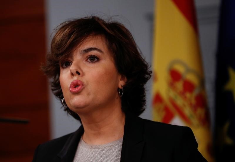 © Reuters. إسبانيا تمهل زعيم قطالونيا حتى يوم الخميس للتخلي عن محاولة الاستقلال