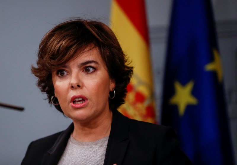 © Reuters. Vice-primeira-ministra da Espanha, Soraya Sáenz de Santamaria, durante coletiva de imprensa, em Madri