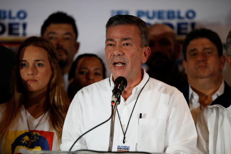 © Reuters. Chefe da campanha eleitoral da oposição da Venezuela, Gerardo Blyde, durante coletiva de imprensa, em Caracas