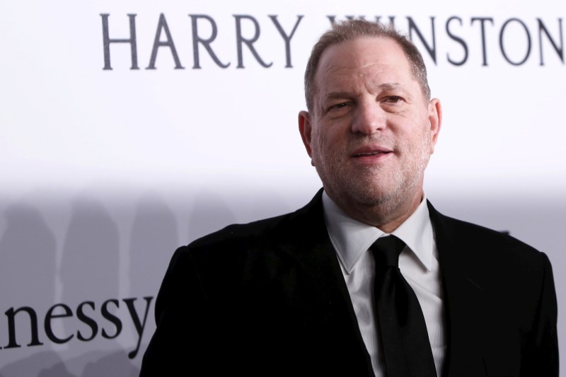 © Reuters. FILE PHOTO: Film producer Harvey Weinstein attends the 2016 amfAR New York Gala at Cipriani Wall Street in Manhattan, New York.