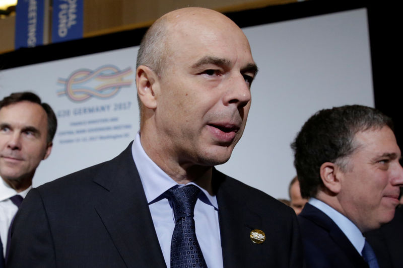 © Reuters. FILE PHOTO: Russian Finance Minister Anton Siluanov leaves after G-20 finance ministers and central bank governors family photo before a plenary session during the IMF/World Bank annual meetings in Washington