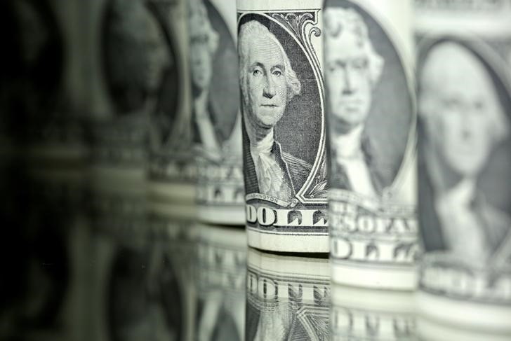 © Reuters. Foto ilustrativa de notas de dólar