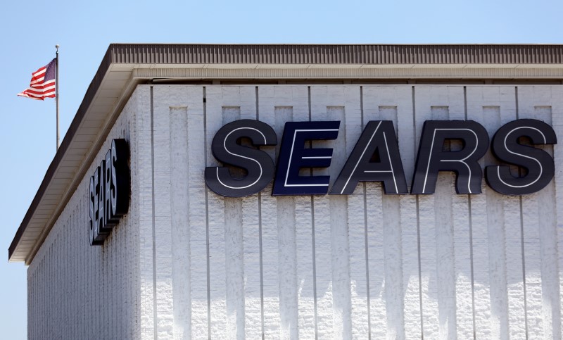 © Reuters. FILE PHOTO:    Sears department store pictured in California