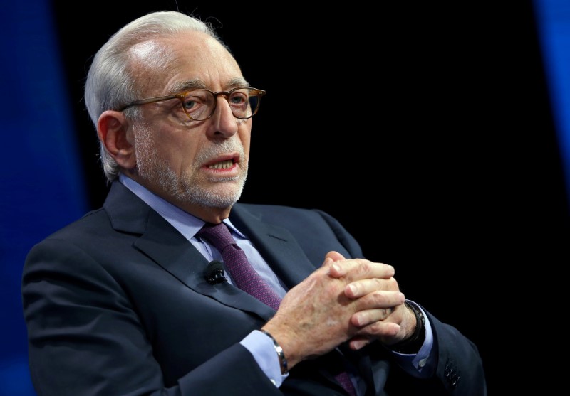© Reuters. FILE PHOTO - Nelson Peltz founding partner of Trian Fund Management LP. speak at the WSJD Live conference in Laguna Beach, California