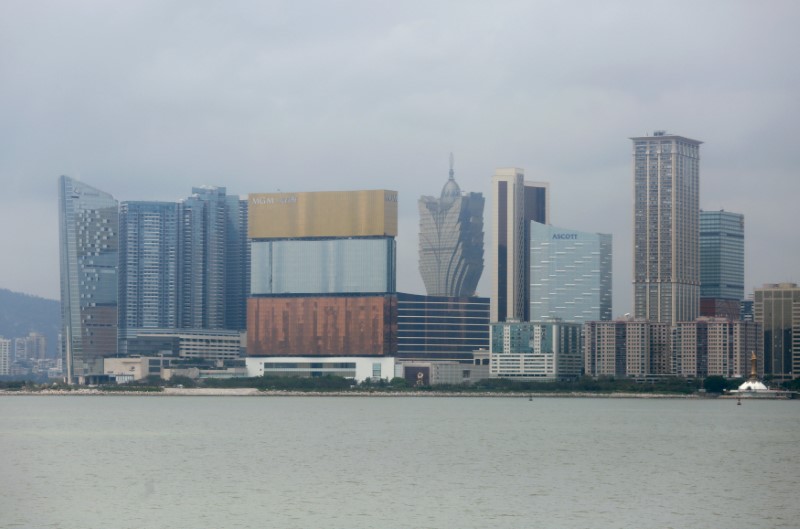 © Reuters. FILE PHOTO: MGM Macau and Grand Lisboa casinos are seen in Macau
