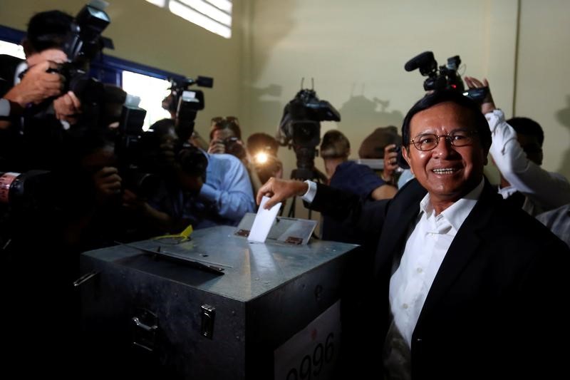 © Reuters. أمريكا تطالب كمبوديا مجددا بالإفراج عن زعيم المعارضة