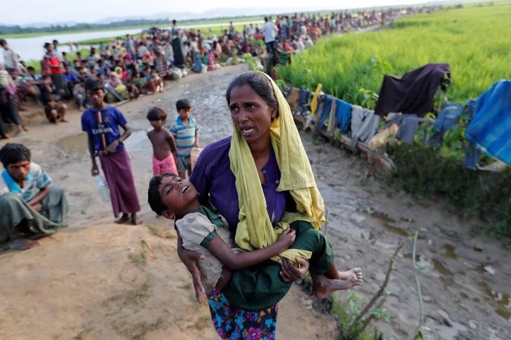 © Reuters. الأمم المتحدة تحث بنجلادش على نقل لاجئي الروهينجا العالقين على الحدود
