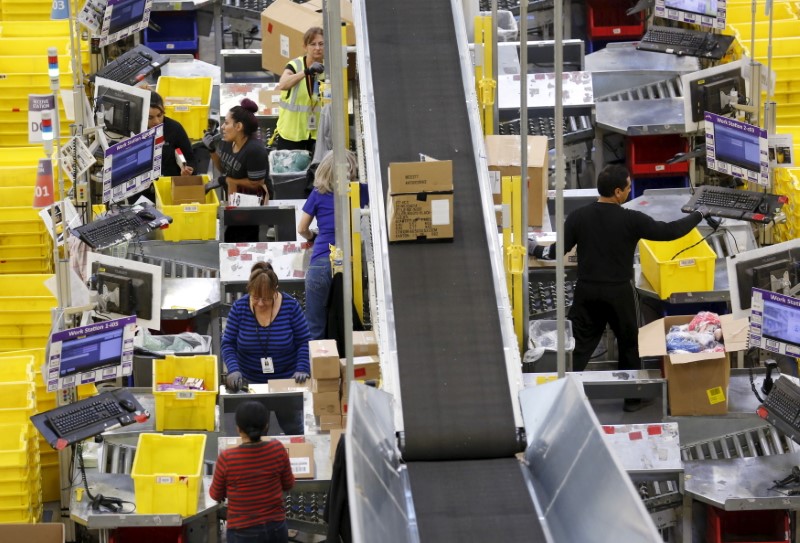 © Reuters. Workers prepare orders at the Amazon Fulfillment Center in Tracy