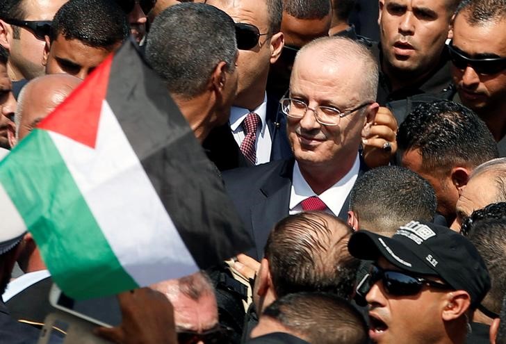 © Reuters. الحكومة الفلسطينية ستعقد اجتماعاتها بشكل دوري بين الضفة الغربية وقطاع غزة