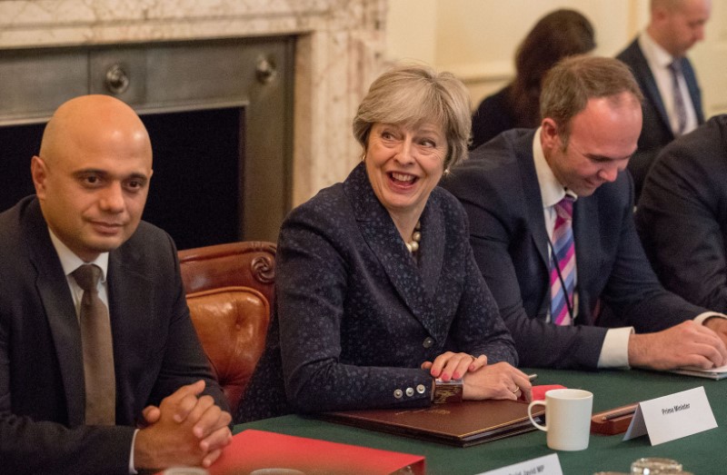 © Reuters. La premier britannica Theresa May al numero 10 di Downing Street, sede del governo
