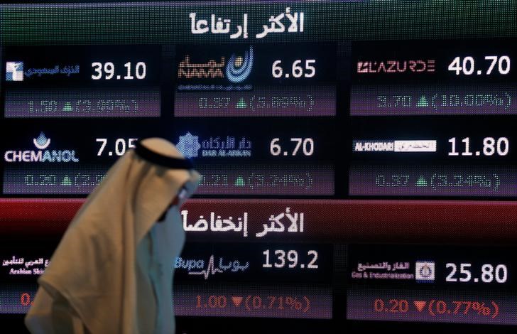 © Reuters. تباين أسواق الأسهم الخليجية والبورصة السعودية تصعد بدعم من قطاع التأمين