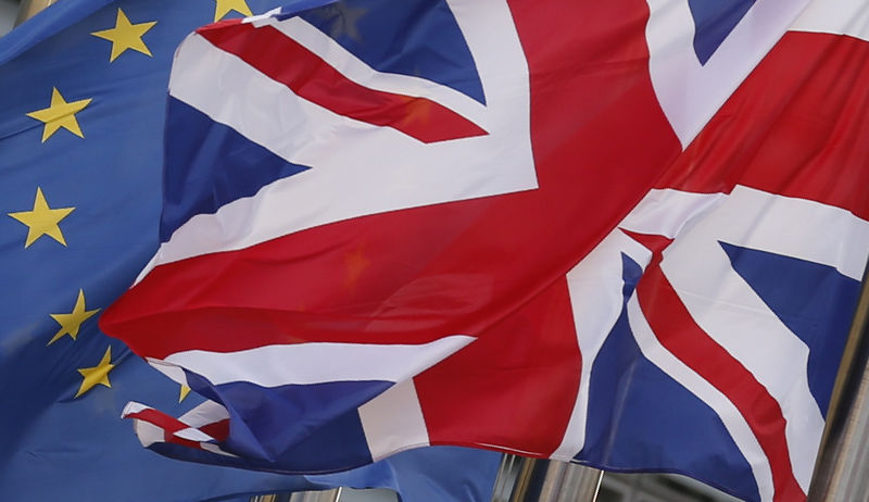 © Reuters. A Union Jack flag flutters next to European Union flags ahead of a visit of Britain's Prime Minister Theresa May and Britain's Secretary of State for Exiting the European Union David Davis at the European Commission headquarters in Brussels