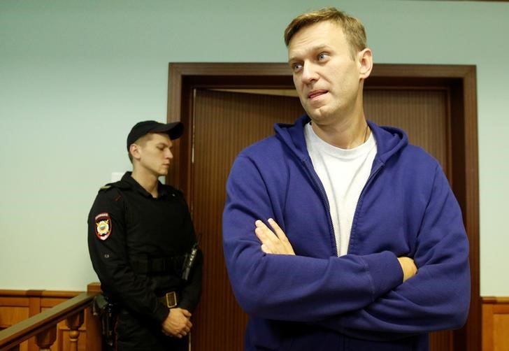 © Reuters. Opositor russo Alexei Navalny durante audiência em tribunal de Moscou