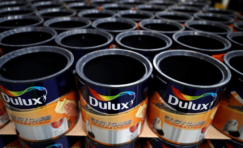 © Reuters. Empty Dulux paint cans wait to be filled inside AkzoNobel's new paint factory in Ashington, Britain