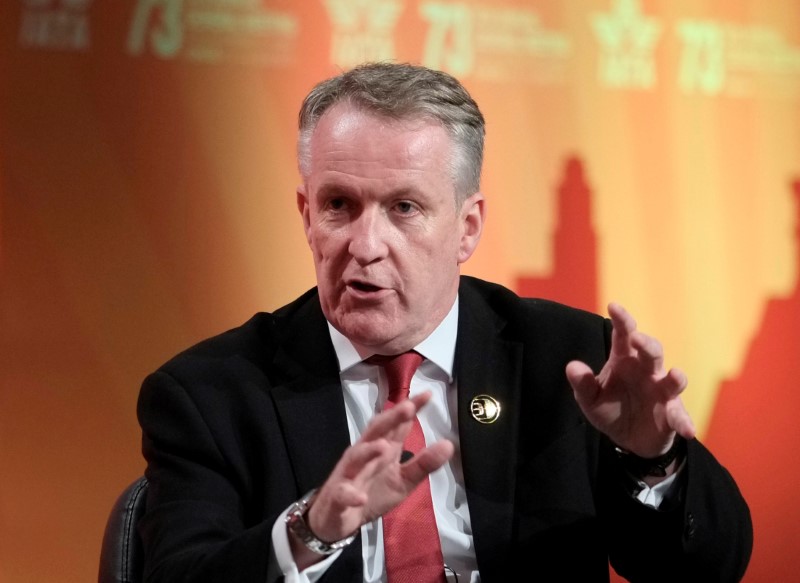 © Reuters. FILE PHOTO: Malaysia Airlines CEO Peter Bellew talks during a meeting of the IATA in Cancun