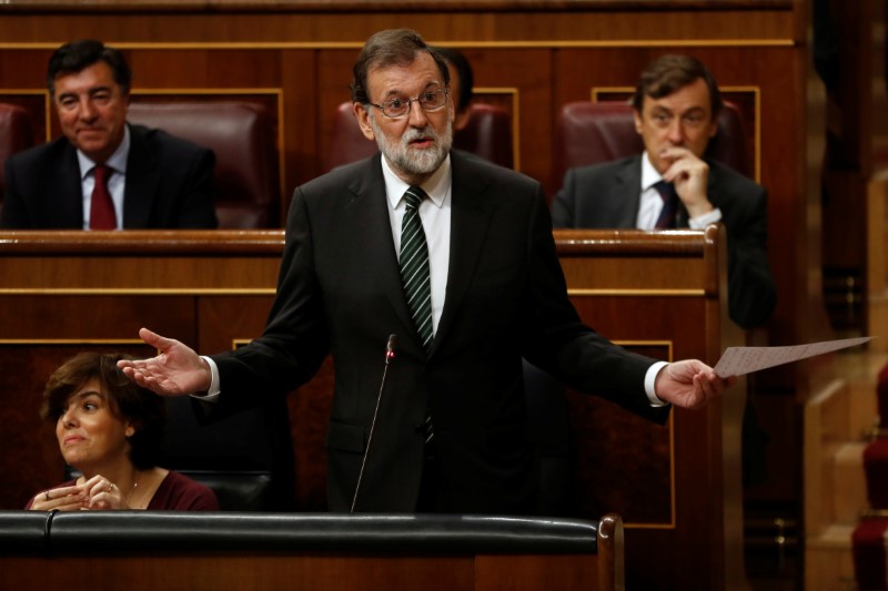 © Reuters. Rajoy pide a Puigdemont sensatez para no aplicar el artículo 155