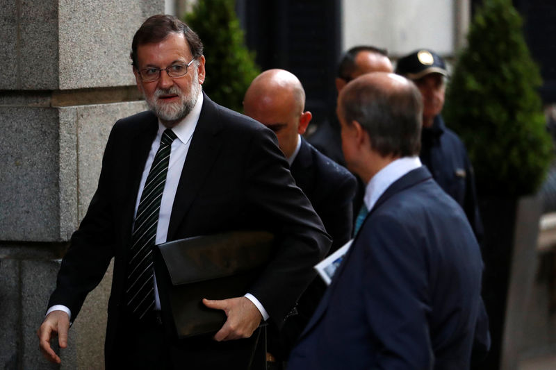 © Reuters. Spanish Prime Minister Mariano Rajoy arrives at the Parliament in Madrid