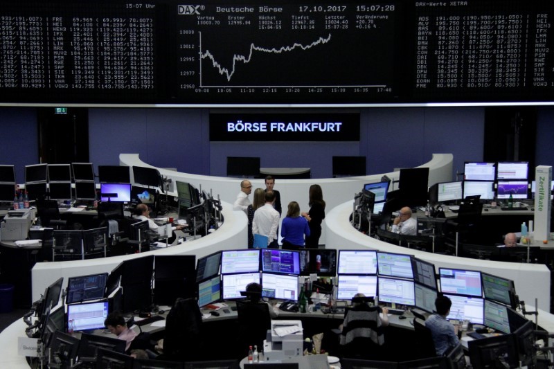 © Reuters. Las bolsas europeas suben con el inicio de la temporada de resultados