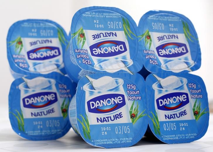 © Reuters. FILE PHOTO: Yoghurt by French foods group Danone are seen in this photo illustration shot in Strasbourg