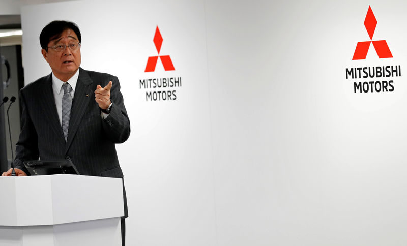 © Reuters. Mitsubishi Motors Corp's President and CEO Osamu Masuko speaks at a news conference at company headquarters in Tokyo