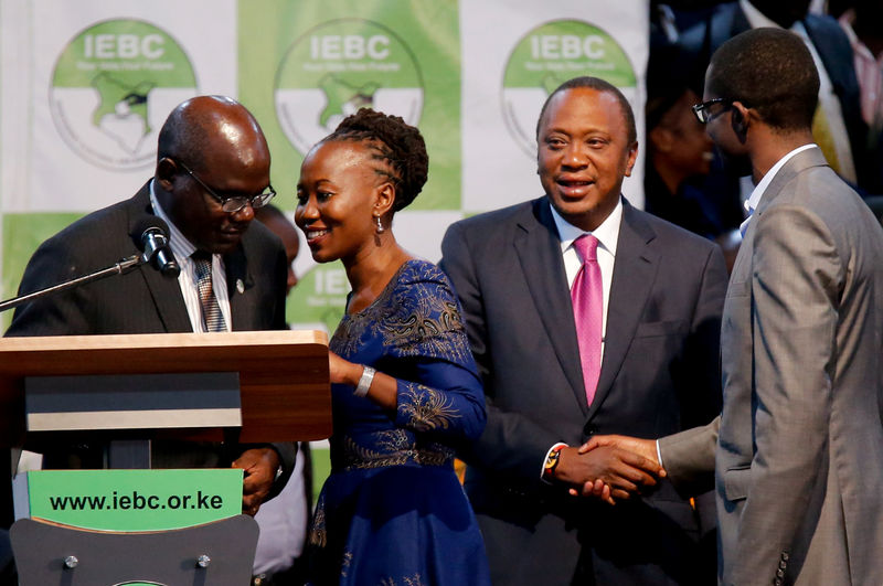© Reuters. File Photo: Kenyan Independent Electoral and Boundaries Commission commissioner Roselyn Akombe talks to the IEBC chairman Wafula Chebukati at the Bomas of Kenya, in Nairobi