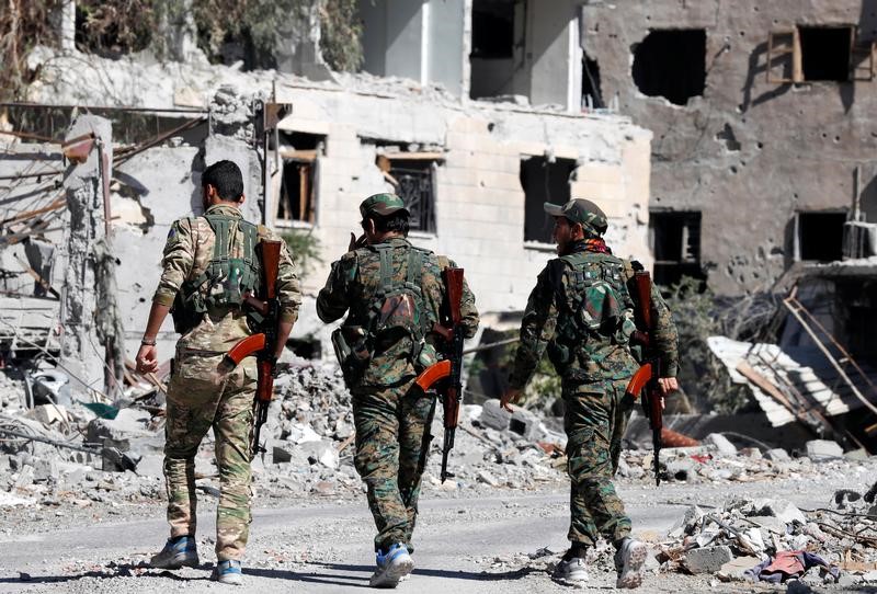 © Reuters. قوات سوريا الديمقراطية تقول إن حملتها في شرق سوريا ستتسارع
