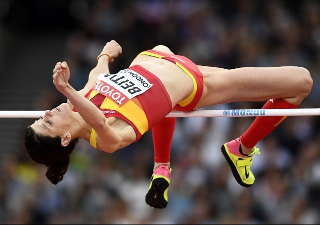 © Reuters. La campeona olímpica de salto de altura Beitia anuncia su retirada