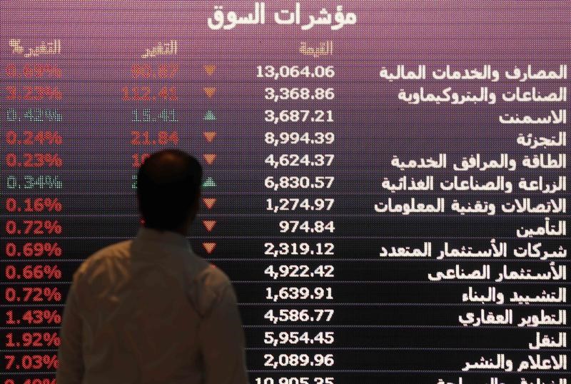 © Reuters. أسهم السعودية تهبط تحت ضغط البتروكيماويات وتداول نشط لأسهم المطورين العقاريين في دبي