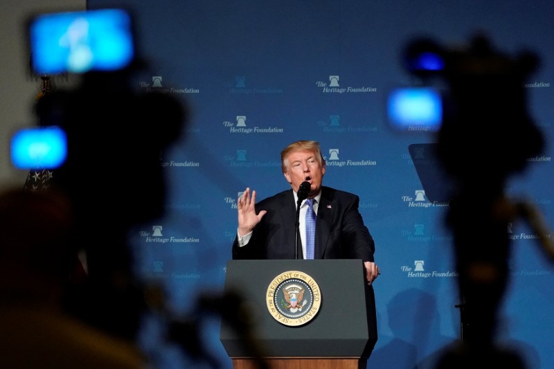 © Reuters. U.S. President Donald Trump speaks to the Heritage Foundation’s President’s Club Meeting in Washington