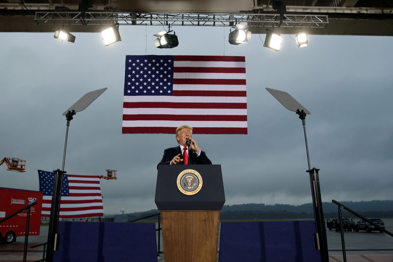 © Reuters. U.S. President Donald Trump speaks about tax reform in Harrisburg, Pennsylvania