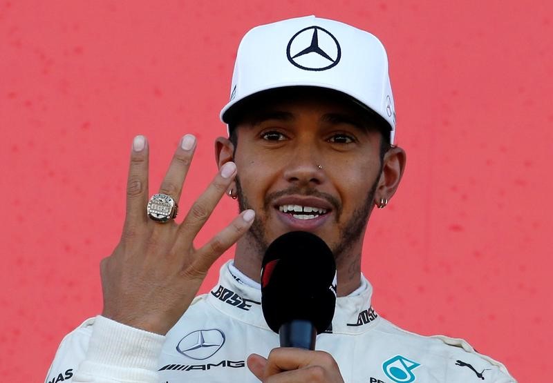 © Reuters. Mercedes y Hamilton, al borde de otro título en la máxima categoría del automovilismo