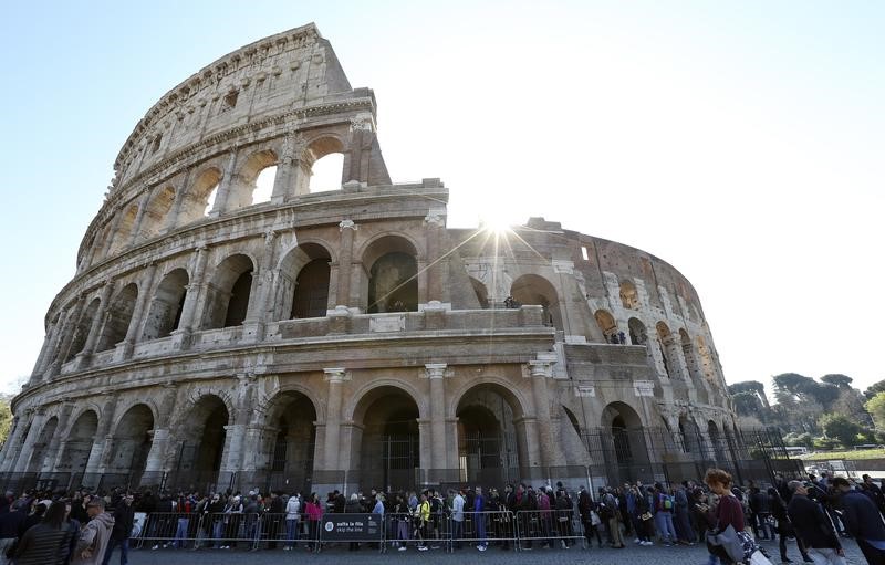 © Reuters. El Coliseo rehabilita tras 40 años el sector de la plebe, aunque sin gladiadores ni leones