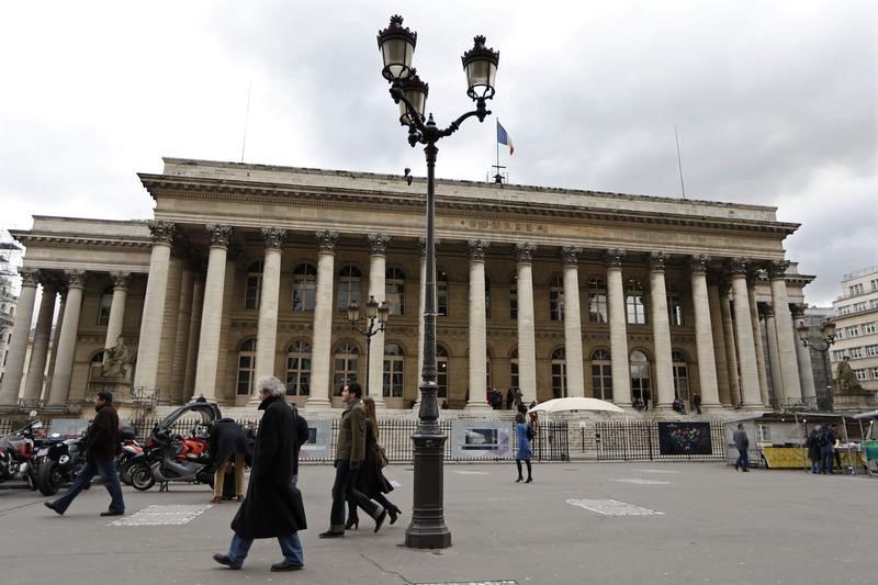 © Reuters. LES BOURSES EUROPÉENNES OUVRENT EN BAISSE