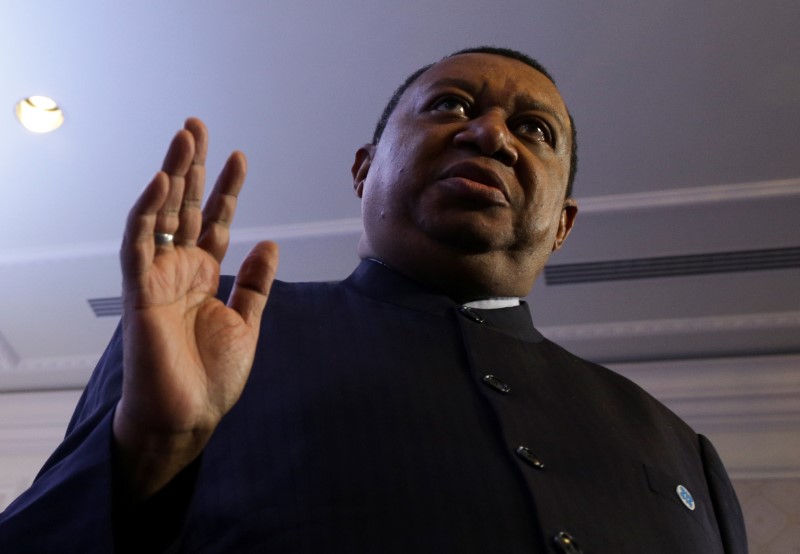 © Reuters. OPEC Secretary General Mohammad Barkindo speaks to journalists before a news conference of the 4th OPEC-Non-OPEC Ministerial Monitoring Committee in St. Petersburg