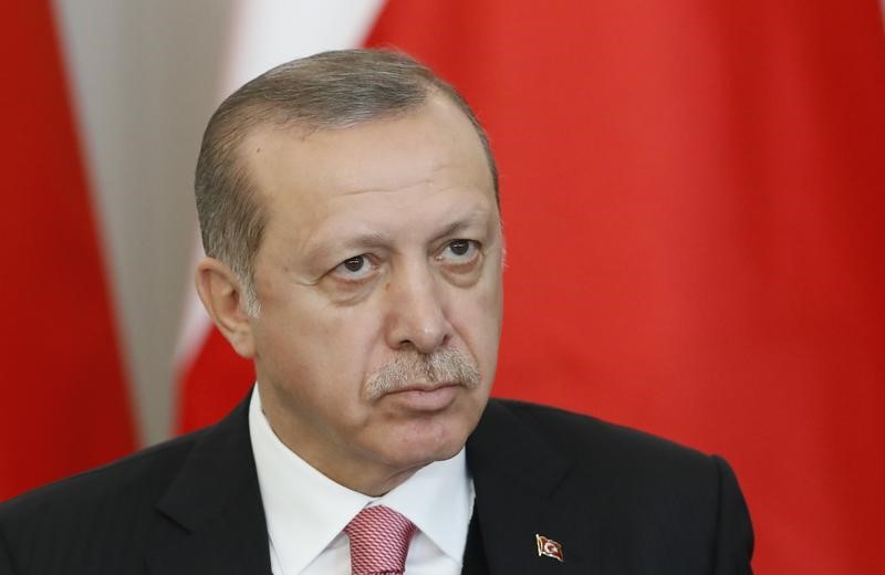 © Reuters. صحيفة: إردوغان يدعو رؤساء بلديات ثلاث مدن للاستقالة